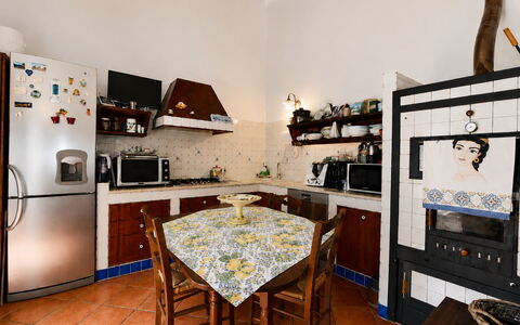 La Muraglia: Meubles, Design Intérieur, Sol, Bois, Cuisine, Sol, Pièce, Plafond, Éclairage, Comptoir