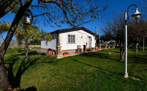 Villa Gertrude: Maison, Domicile, Chalet, Pelouse, Jardin, Biens, Cour, Arrière-Cour, Aménagement Paysager