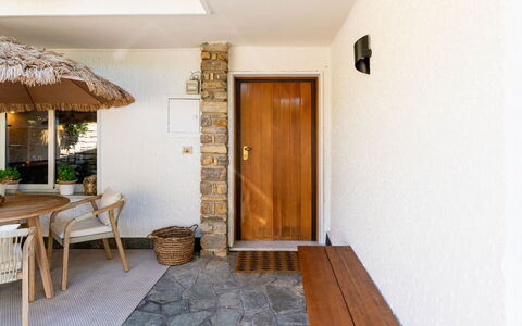 A Casa di Amici: Meubles, Design Intérieur, Sol, Sol, Table, Bois, Plafond, Chaise, Pièce, Canapé