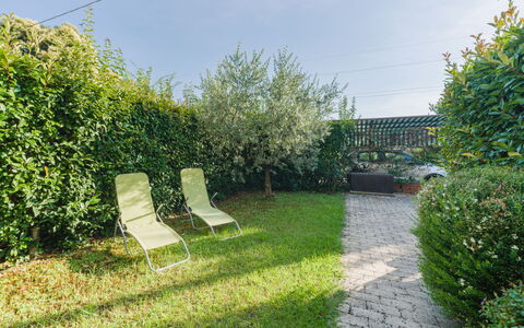 Casa delle Rondini: Meubles, Design Intérieur, Sol, Sol, Table, Bois, Plafond, Chaise, Pièce, Canapé