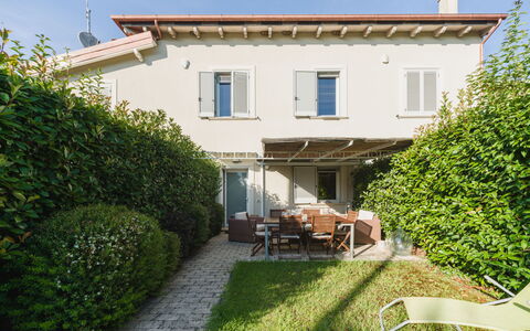 Casa delle Rondini: Meubles, Design Intérieur, Sol, Sol, Table, Bois, Plafond, Chaise, Pièce, Canapé