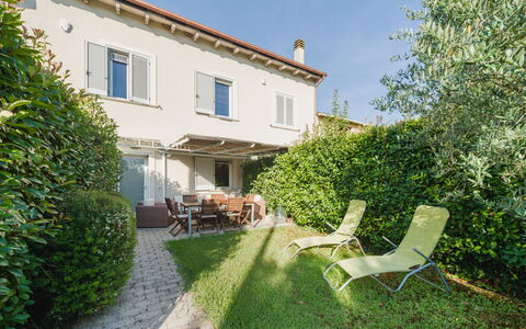 Casa delle Rondini: Meubles, Design Intérieur, Sol, Sol, Table, Bois, Plafond, Chaise, Pièce, Canapé