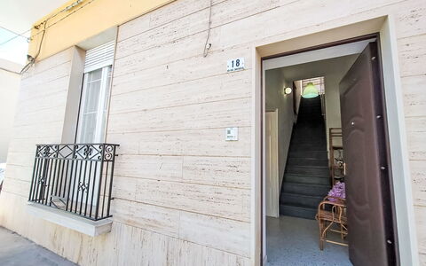 Dimora Avola Centro: Meubles, Design Intérieur, Sol, Sol, Table, Bois, Plafond, Chaise, Pièce, Canapé