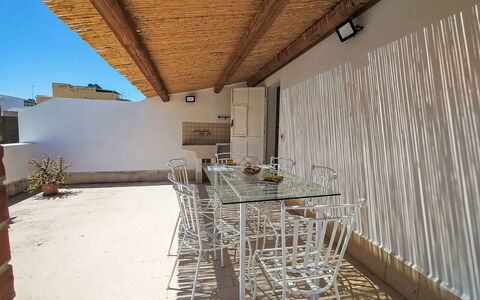 Dimora Avola Centro: Meubles, Design Intérieur, Sol, Sol, Table, Bois, Plafond, Chaise, Pièce, Canapé