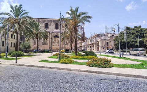 Dimora Avola Centro: Arbre, Familiale, Centre De La Ville, Arcade
