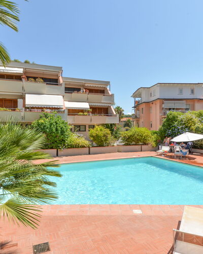 Azzurra: Meubles, Design Intérieur, Appartement, Sol, Sol, Table, Chaise, Salon, Pièce, Domicile