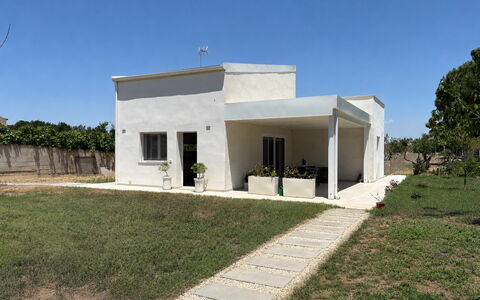 Villa la Vigne: Zone Résidentielle, Domicile, Maison, Porte, Biens, Jardin, Ombre, Aménagement Paysager, Béton, Hacienda