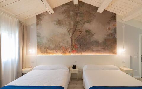 Relais Villa Mirandola: Design Intérieur, Plafond, Chambre, Pièce, Lit, Drap De Lit, Literie, Linge, Cadre De Lit, Peindre