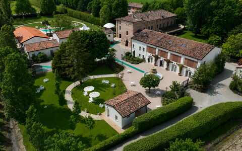 Relais Villa Mirandola: Biens, Jardin, Pelouse, Hacienda, Manoir, Cour, Aménagement Paysager, Cour, Villa, Parc
