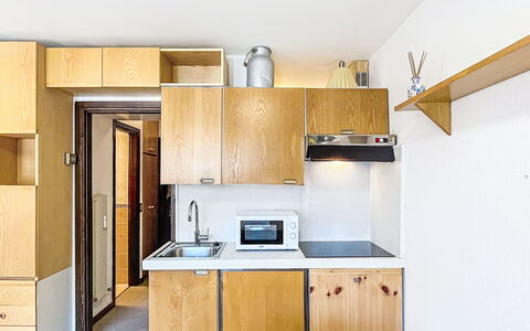 Presanella: Cuisine, Bois, Principaux Appliance, Appareil De Cuisine, Sol, Comptoir, Design Intérieur, Cabinetry, Meubles, Sol