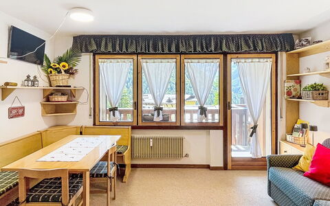Presanella: Meubles, Design Intérieur, Bois, Pièce, Sol, Plafond, Sol, Éclairage, Domicile, Canapé