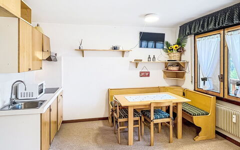 Presanella: Meubles, Design Intérieur, Pièce, Sol, Plafond, Chaise, Cabinetry, Dur, Tache De Bois, Étagère