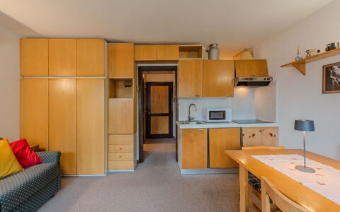 Presanella: Meubles, Design Intérieur, Sol, Bois, Plafond, Sol, Pièce, Appartement, Cuisine, Cabinetry