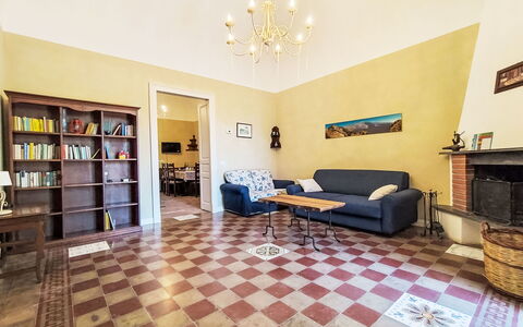 Il Giardino di Lara: Sol, Sol, Mur, Design Intérieur, Bois, Plafond, Meubles, Pièce, Éclairage, Salon
