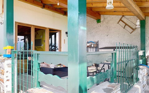 Baita Melissa: Bois, Tache De Bois, Porche, Faisceau, Ombre, Dur, Planche, Colonne, Lumber, Daylighting