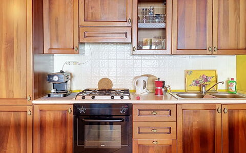 Baita Melissa: Cabinetry, Principaux Appliance, Bois, Appareil De Cuisine, Cuisine, Meubles, Sol, Comptoir, Design Intérieur, Placard
