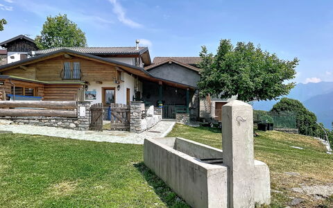 Baita Melissa: Toit, Chalet, Porche, Pente, Village, Ombre, Siding, Lumber, Ferme, Alpes