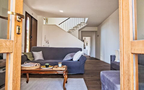 Le 3 Viste: Meubles, Design Intérieur, Sol, Canapé, Sol, Mur, Bois, Salon, Pièce, Plafond