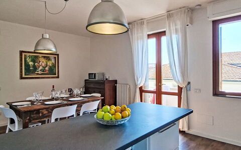 Le 3 Viste: Meubles, Design Intérieur, Sol, Bois, Plafond, Luminaire, Chaise, Table Cuisine Et Salle A Manger, Cuisine, Pièce