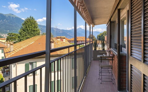 Balconi sulla Spiaggia: Balcon, Tache De Bois, Plante D'Appartement, Mobilier De Jardin, Pot De Fleur