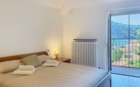 Balconi sulla Spiaggia: Balcon, Tache De Bois, Plante D'Appartement, Mobilier De Jardin, Pot De Fleur