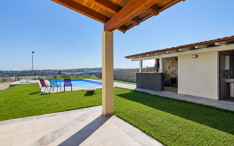 Villa Sara: Sol, Ombre, Biens, Recours, Villa, Structure En Plein Air, Piscine, Cour, Daylighting, Tuile