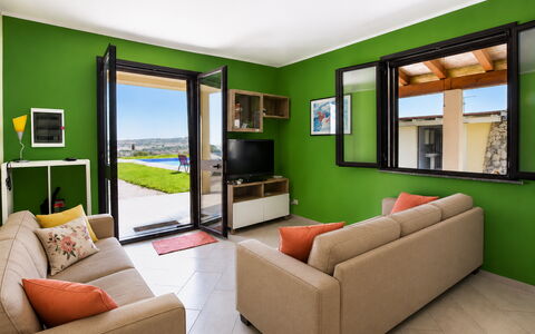 Villa Sara: Meubles, Design Intérieur, Sol, Sol, Domicile, Canapé, Plafond, Salon, Pièce, Appartement
