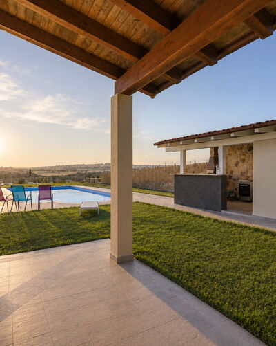 Villa Sara: Architecture, Ombre, Plafond, Biens, Conception, Villa, Structure En Plein Air, Piscine, Daylighting, Recours