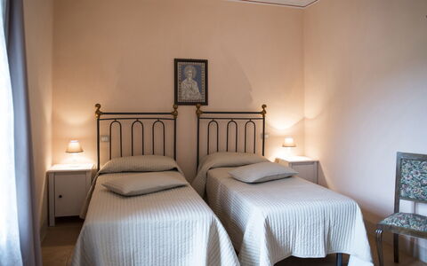 Casa Elia 6: Meubles, Lit, Chambre, Mur, Design Intérieur, Drap De Lit, Literie, Bois, Sol, Sol