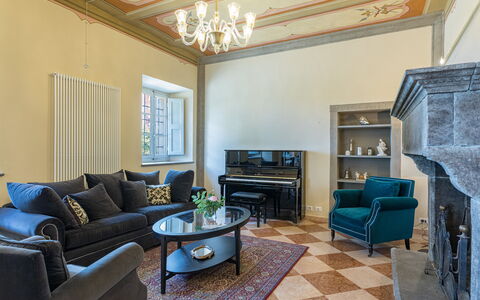 Antica Villa Merelli 12: Design Intérieur, Meubles, Sol, Mur, Sol, Canapé, Plafond, Pièce, Salon, Éclairage