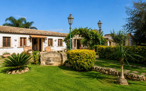 Casa Dafne: Jardin, Biens, Aménagement Paysager, Pelouse, Hacienda, Chalet, Cour, Ferme, Arrière-Cour, Villa