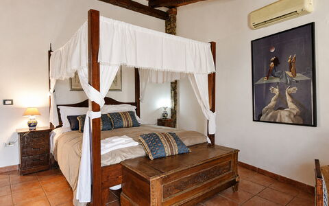 Casa Dafne: Meubles, Lit, Design Intérieur, Chambre, Sol, Bois, Sol, Pièce, Literie, Plafond