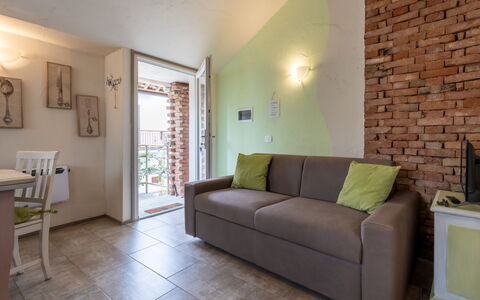 Noah: Mur, Meubles, Design Intérieur, Sol, Sol, Canapé, Plafond, Pièce, Salon, Appartement