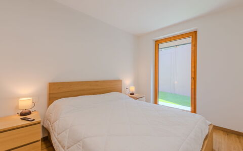 La Corona: Design Intérieur, Mur, Sol, Bois, Sol, Parquet, Chambre, Plafond, Pièce, Lit