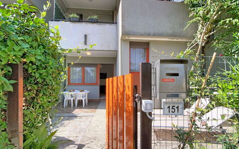 Villaggio Podere San Luigi: Zone Résidentielle, Domicile, Appartement, Design Urbain, Balcon, Ombre, Daylighting, Plâtre