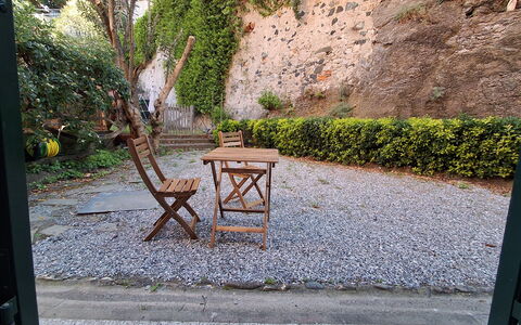 La Riva - Levanto: Meubles, Mobilier De Jardin, Chaise, Pot De Fleur, Tableau De Plein Air, Jardin, Dalle, Tache De Bois, Plante D'Appartement