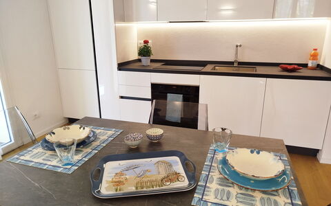 Lola Home - Levanto: Bois, Sol, Design Intérieur, Meubles, Cuisine, Comptoir, Sol, Appareil De Cuisine, Domicile, Cabinetry