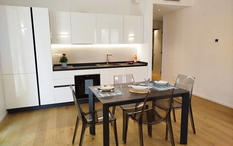 Lola Home - Levanto: Meubles, Design Intérieur, Sol, Bois, Sol, Cuisine, Comptoir, Plafond, Table Cuisine Et Salle A Manger, Pièce