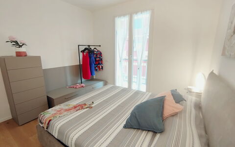 Lola Home - Levanto: Meubles, Bois, Chambre, Sol, Design Intérieur, Sol, Lit, Drap De Lit, Pièce, Literie