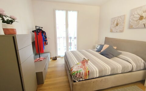 Lola Home - Levanto: Meubles, Design Intérieur, Sol, Sol, Lit, Chambre, Bois, Pièce, Drap De Lit, Textile