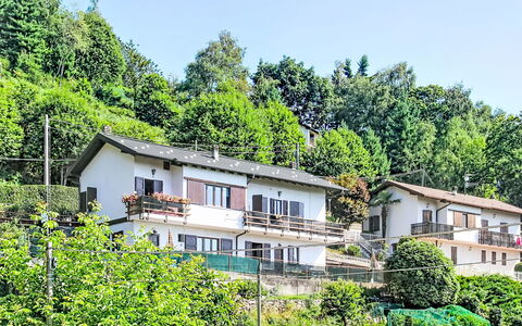 Miazzina 200: Bleu, Balcon, Balustrade, Appartement, Clôture, Mer, Recours, Condominium, Piscine, Hôtel