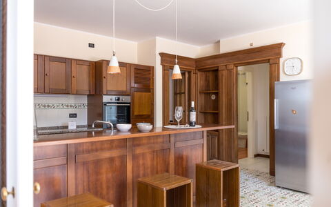 Villa Althea: Sol, Comptoir, Cabinetry, Bois, Design Intérieur, Meubles, Cuisine, Sol, Plafond, Placard