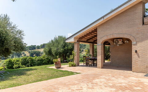 Villa Althea: Brique, Ombre, Dalle, Jardin, Biens, Hacienda, Ferme, Structure En Plein Air, Aménagement Paysager, Pot De Fleur