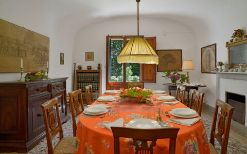 Villa Gioli: Meubles, Design Intérieur, Table, Textile, Plafond, Éclairage, Pièce, Sol, Salle À Manger, Luminaire
