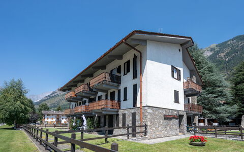 Ilda: Chaîne De Montagnes, Vallée, Alpes, Biens, Crête, Village De Montagne, Massif, Sommet, Balcon, Villa