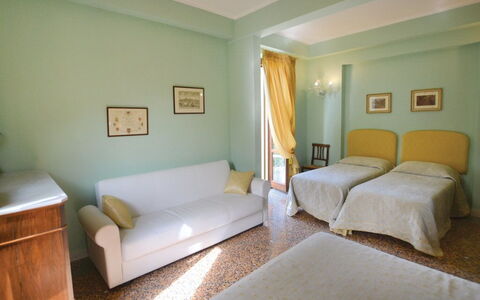 Villa Santa Chiara: Meubles, Design Intérieur, Sol, Pièce, Sol, Textile, Plafond, Lit, Table, Éclairage