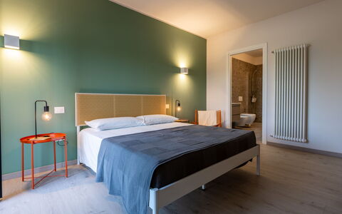 Serracapelli: Meubles, Design Intérieur, Mur, Lit, Sol, Chambre, Sol, Plafond, Bois, Pièce