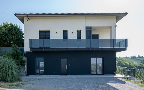 Serracapelli: Façade, Zone Résidentielle, Domicile, Balcon, Balustrade, Escaliers, Siding, Porche, Daylighting, Villa
