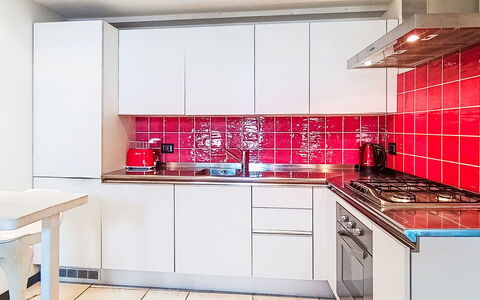 Le Falesie: Cuisine, Appareil De Cuisine, Principaux Appliance, Comptoir, Sol, Design Intérieur, Sol, Cuisinière, Cabinetry, Tuile