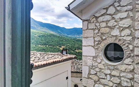 Majella Living: Mur, Colline, Chaîne De Montagnes, Vallée, Crête, Alpes, Massif, Mur De Pierre, Village De Montagne, Daylighting